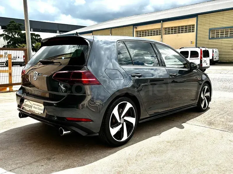 Usado VW Golf VII GTI 230 CV (169 kW) 2017 Gris / plata Berlina