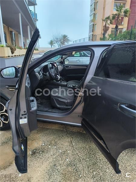 Usado Renault Arkana Intens 145 CV (106 kW) 2022 Gris / plata SUV