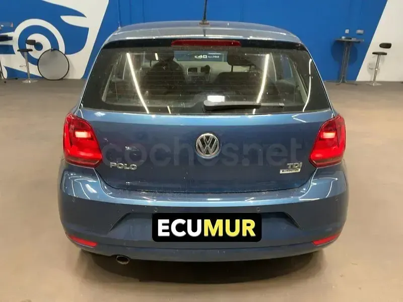 Usado VW Polo 75 CV (55 kW) 2015 Azul Berlina