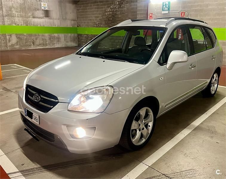 Usado Kia Carens Active 140 CV (102 kW) 2008 Gris / plata Monovolumen