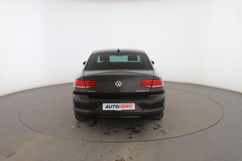 Usado VW Passat Advance 150 CV (110 kW) 2017 Gris Berlina