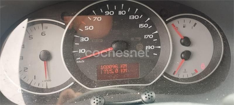 Usado Renault Kangoo Dynamique 90 CV (66 kW) 2013 Gris / plata Familiar