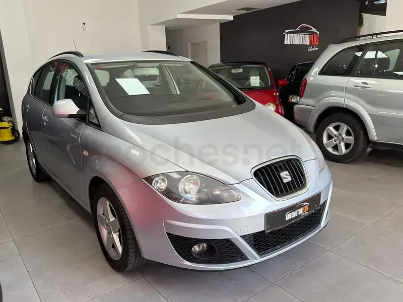 Usado Seat Altea XL Reference 105 CV (77 kW) 2012 Gris / plata Monovolumen