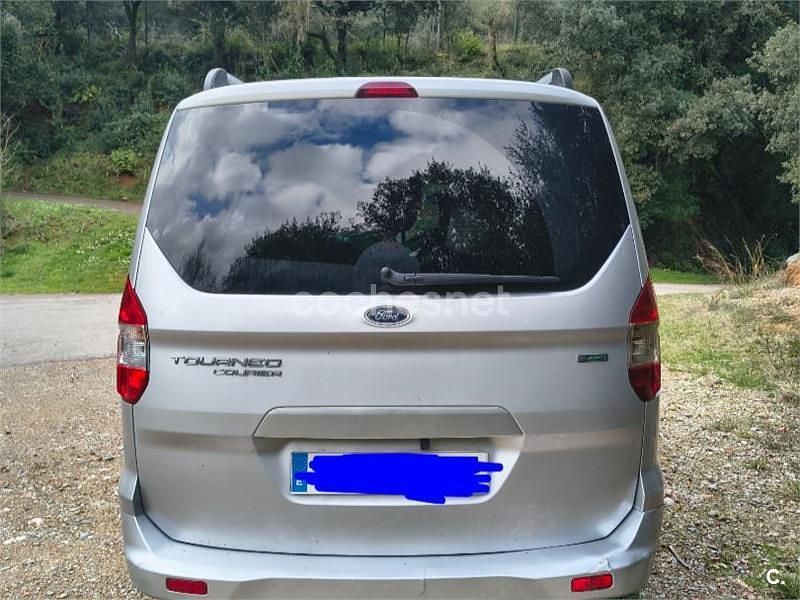 Usado Ford Tourneo Courier Titanium 100 CV (73 kW) 2017 Gris / plata Monovolumen