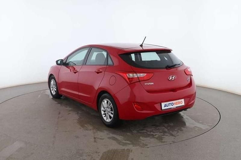 Usado Hyundai i30 136 CV (100 kW) 2014 Rojo Utilitario