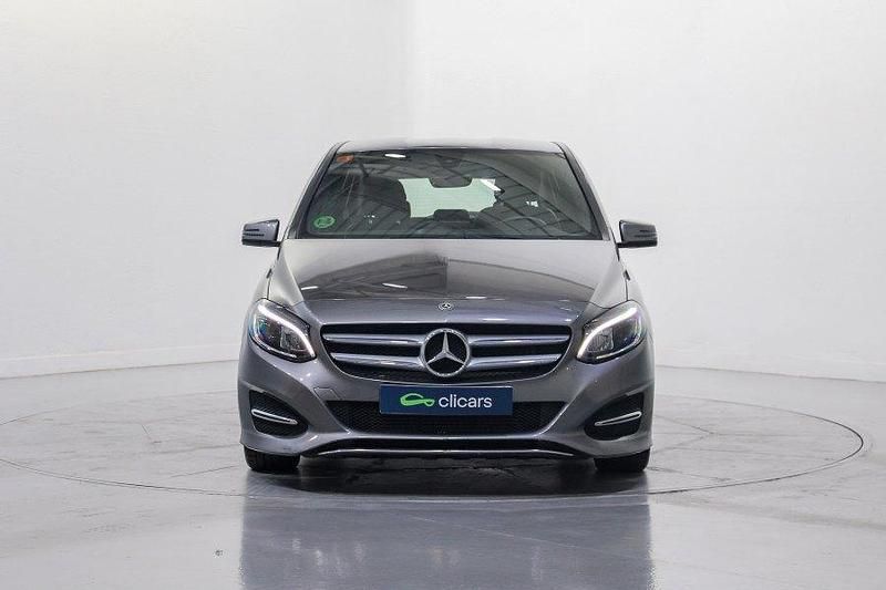 Usado Mercedes B200 150 CV (110 kW) 2019 Gris / plata Monovolumen