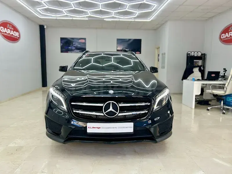 Usado Mercedes GLA200 AMG line 136 CV (100 kW) 2016 Negro SUV