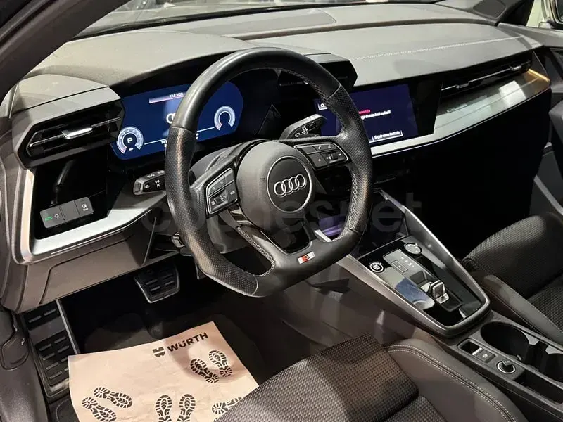 Usado Audi A3 150 CV (110 kW) 2021 Gris / plata Berlina
