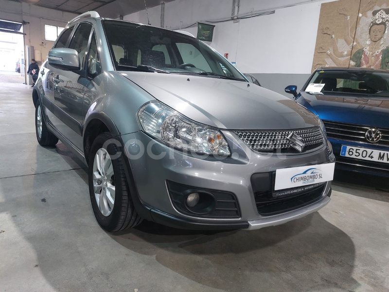 Gris / plata Usado 2013 Suzuki SX4 GL SUV | 9900 € - Imagen 1/4