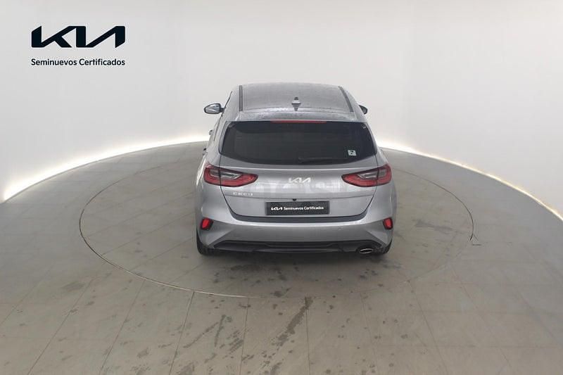 Usado Kia Ceed 120 CV (88 kW) 2021 Gris / plata Utilitario