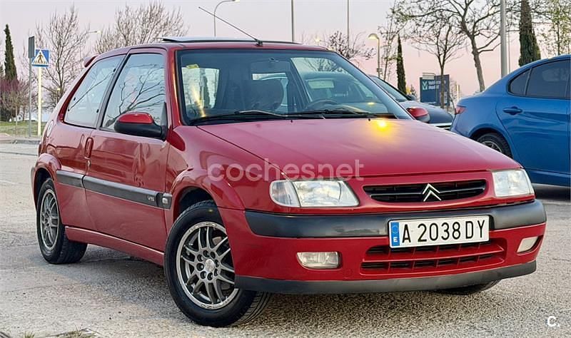 Usado Citroën Saxo 75 CV (55 kW) 1999 Rojo Utilitario