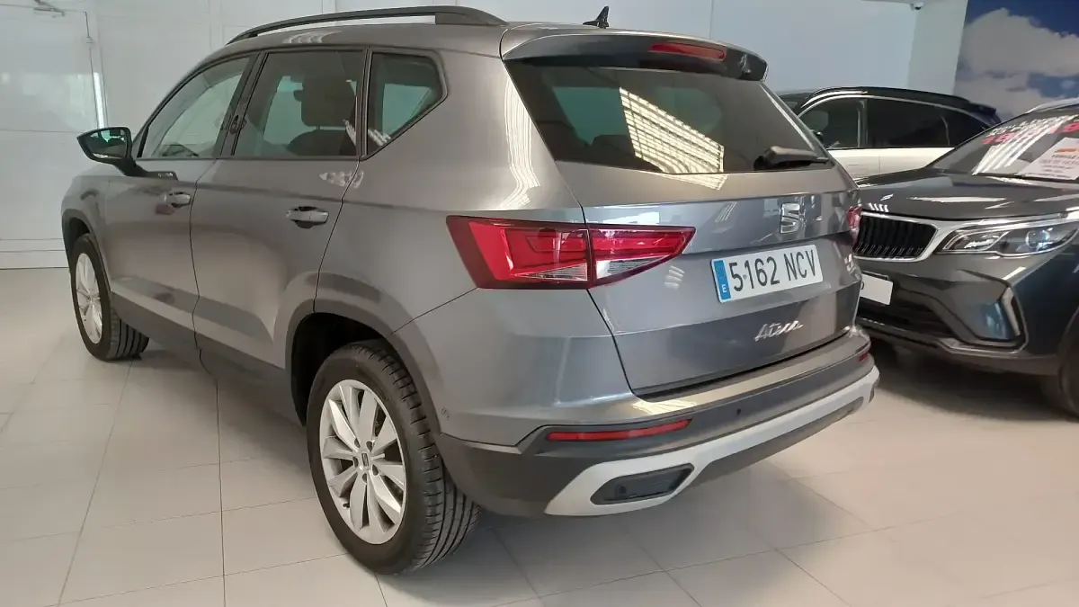 Usado Seat Ateca Style 150 CV (110 kW) 2025 Gris SUV