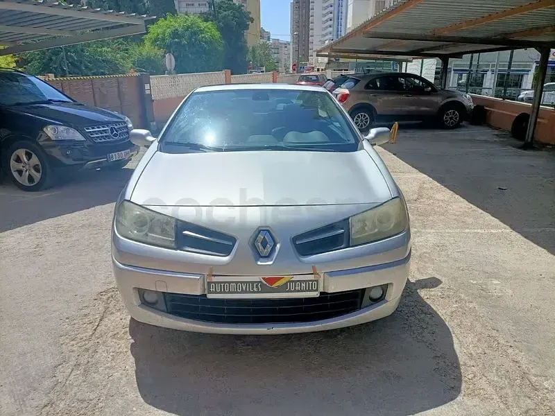 Usado Renault Mégane Cabriolet Dynamique 110 CV (80 kW) 2008 Gris / plata Descapotable