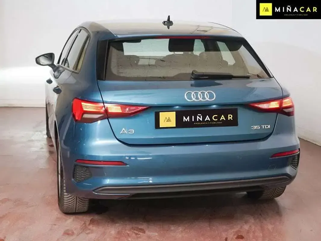Usado Audi A3 Sportback 150 CV (110 kW) 2021 Azul Utilitario