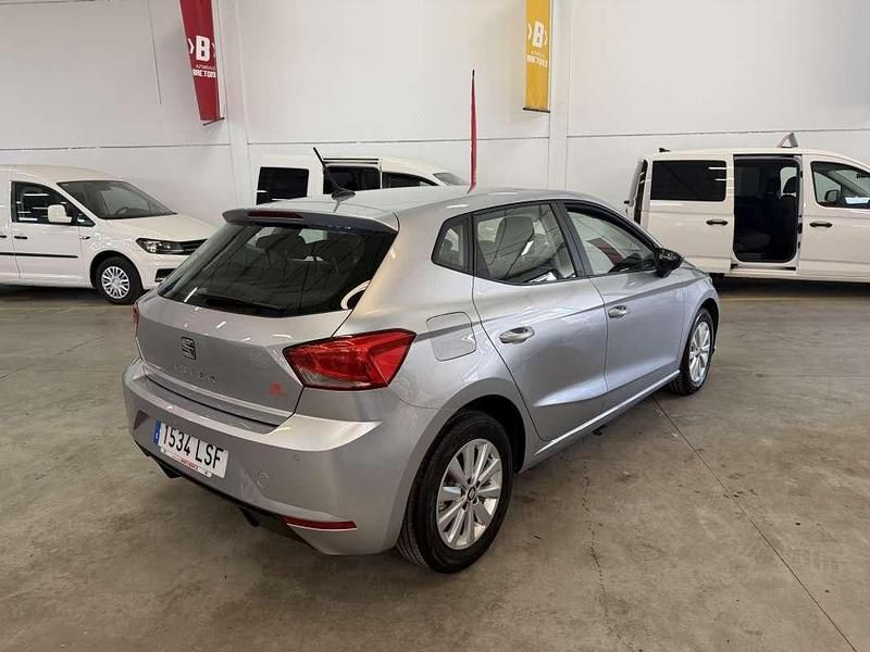 Usado Seat Ibiza Style 110 CV (80 kW) 2021 Plateado Utilitario