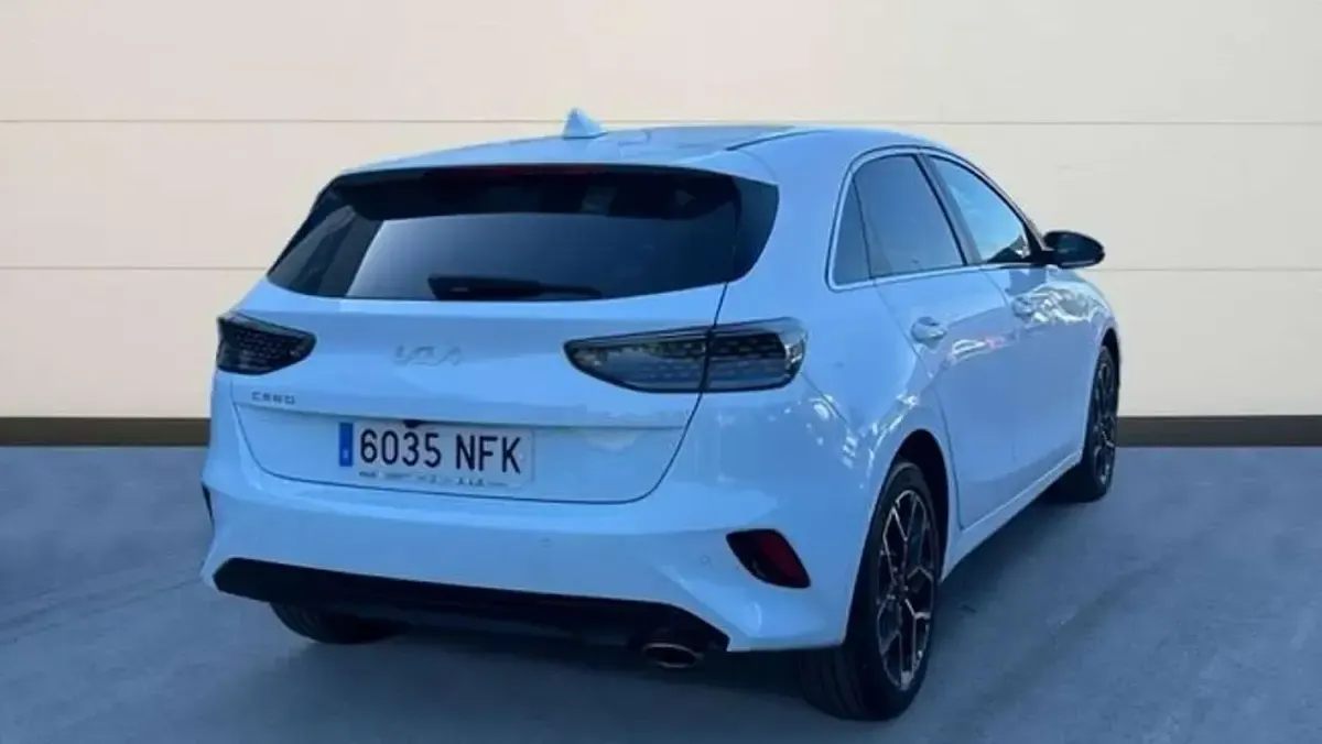 Usado Kia Ceed Style 101 CV (74 kW) 2025 Blanco Utilitario