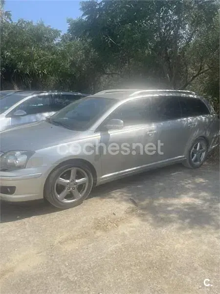 Usado Toyota Avensis Executive 177 CV (130 kW) 2007 Beige Familiar