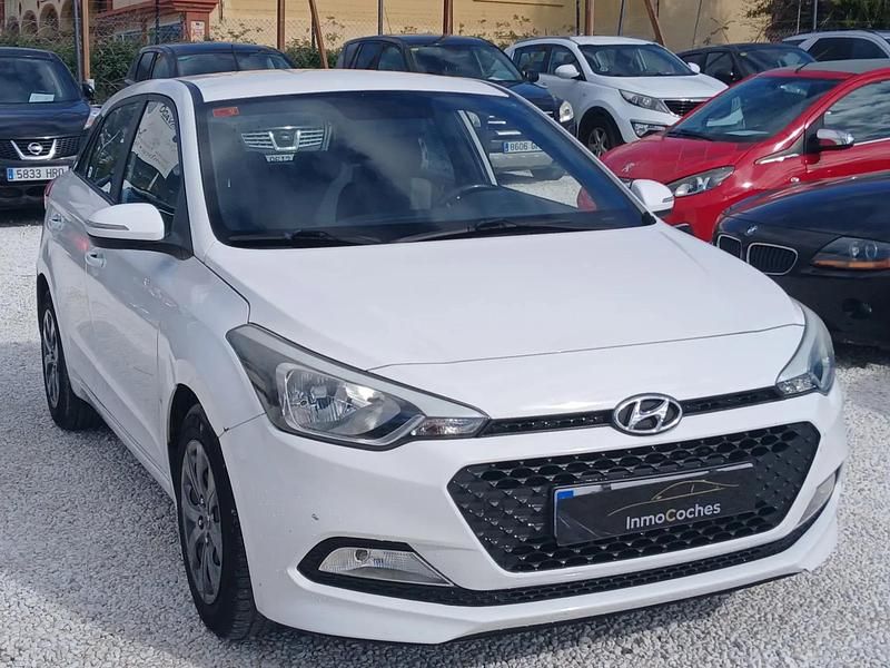 Begagnad Hyundai i20 84 HK (61 kW) 2017 Vit Halvkombi