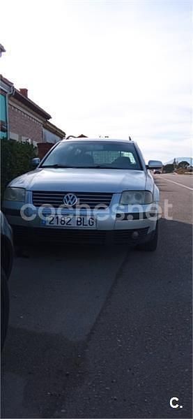 Usado VW Passat Trendline 130 CV (95 kW) 2001 Gris / plata Familiar