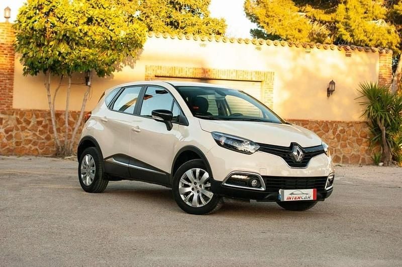 Usado Renault Captur Intens 90 CV (66 kW) 2016 Beige SUV