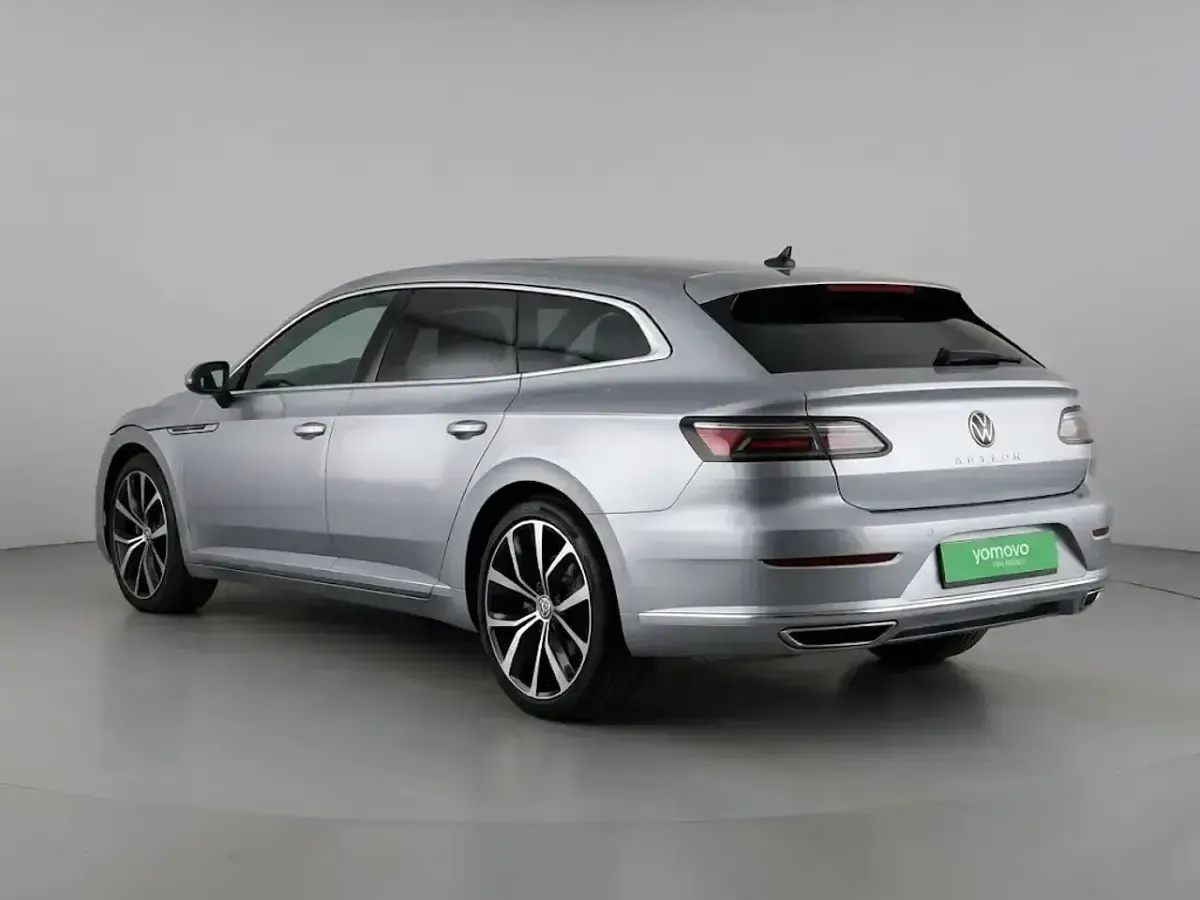 Usado VW Arteon R 324 CV (238 kW) 2023 Plateado Familiar