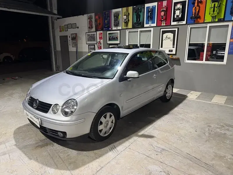 Usado VW Polo Trendline 65 CV (47 kW) 2002 Gris / plata Berlina