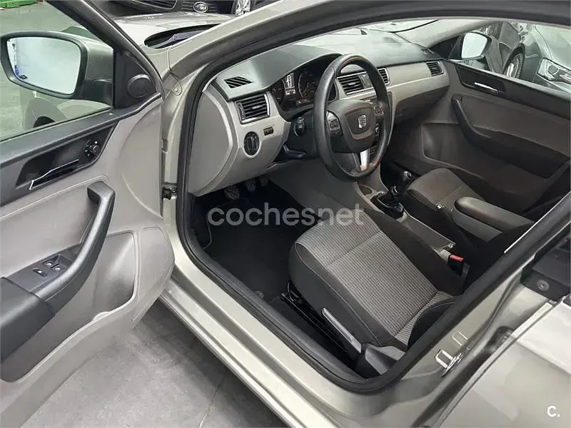 Usado Seat Toledo Style 105 CV (77 kW) 2013 Beige Utilitario