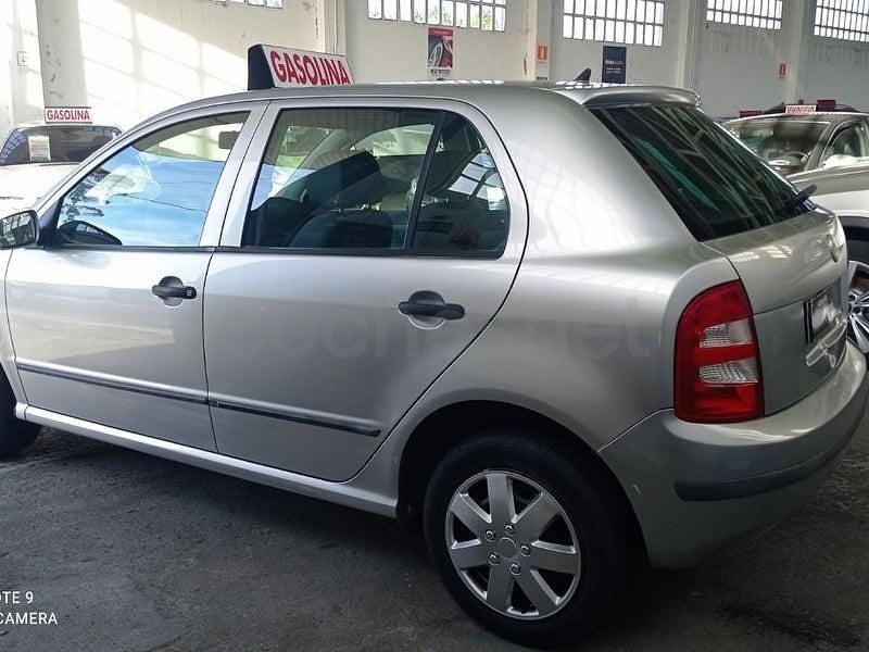 Usado Skoda Fabia Classic 68 CV (50 kW) 2001 Gris / plata Berlina