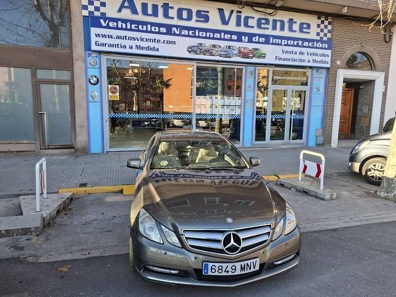 Usado Mercedes C220 170 CV (125 kW) 2011 Beige Coupe