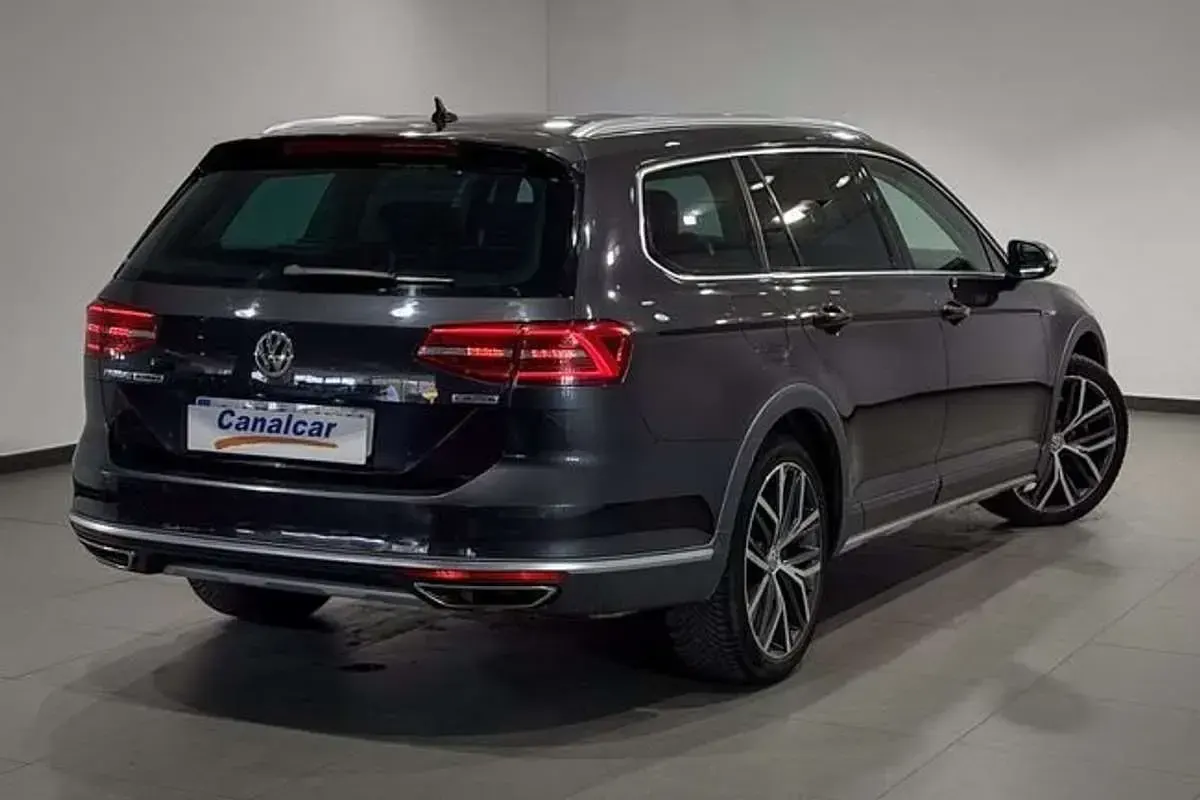 Usado VW Passat Alltrack 272 CV (200 kW) 2019 Gris Familiar