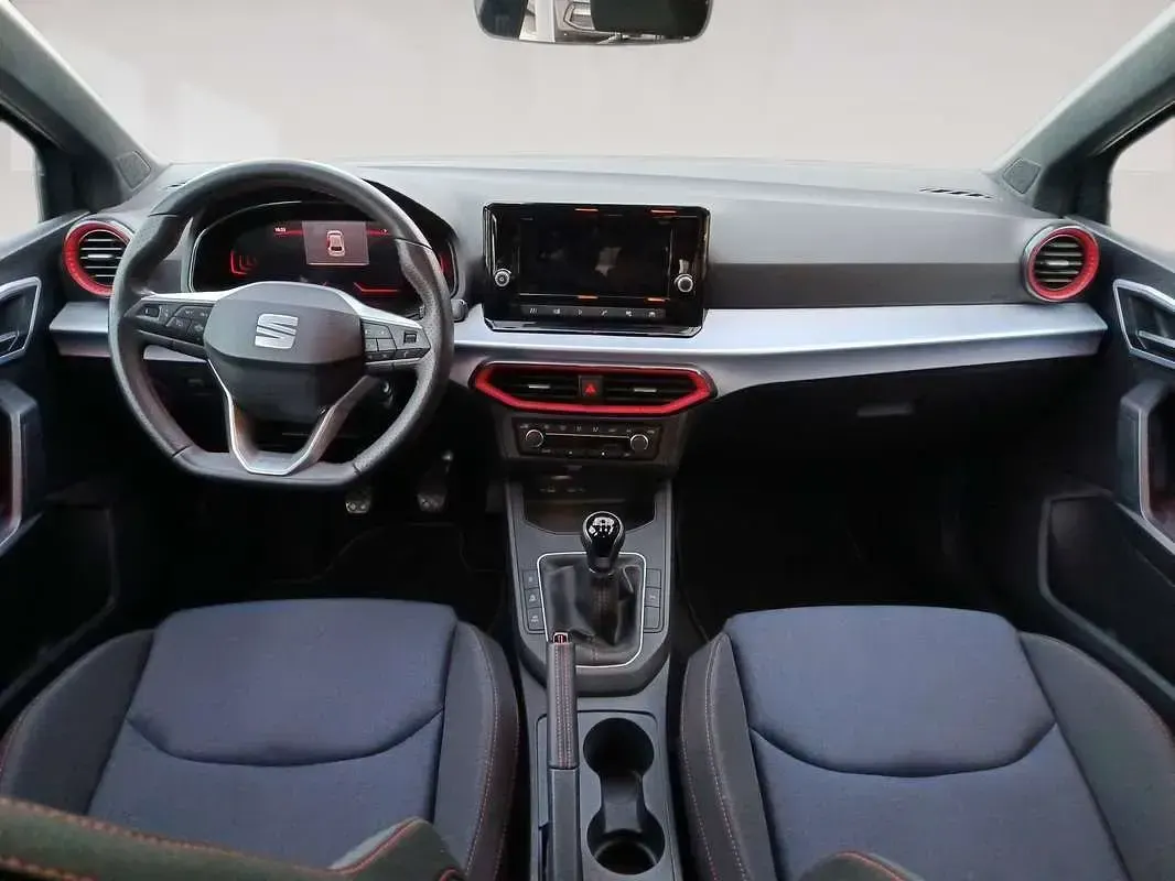 Usado Seat Ibiza FR 116 CV (85 kW) 2024 Negro Utilitario