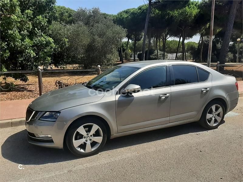 Usado Skoda Octavia Style 115 CV (84 kW) 2018 Marrón Berlina