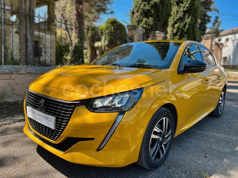 Amarillo Usado 2022 Peugeot 208 Allure Utilitario | 21.500 € - Imagen 1/4