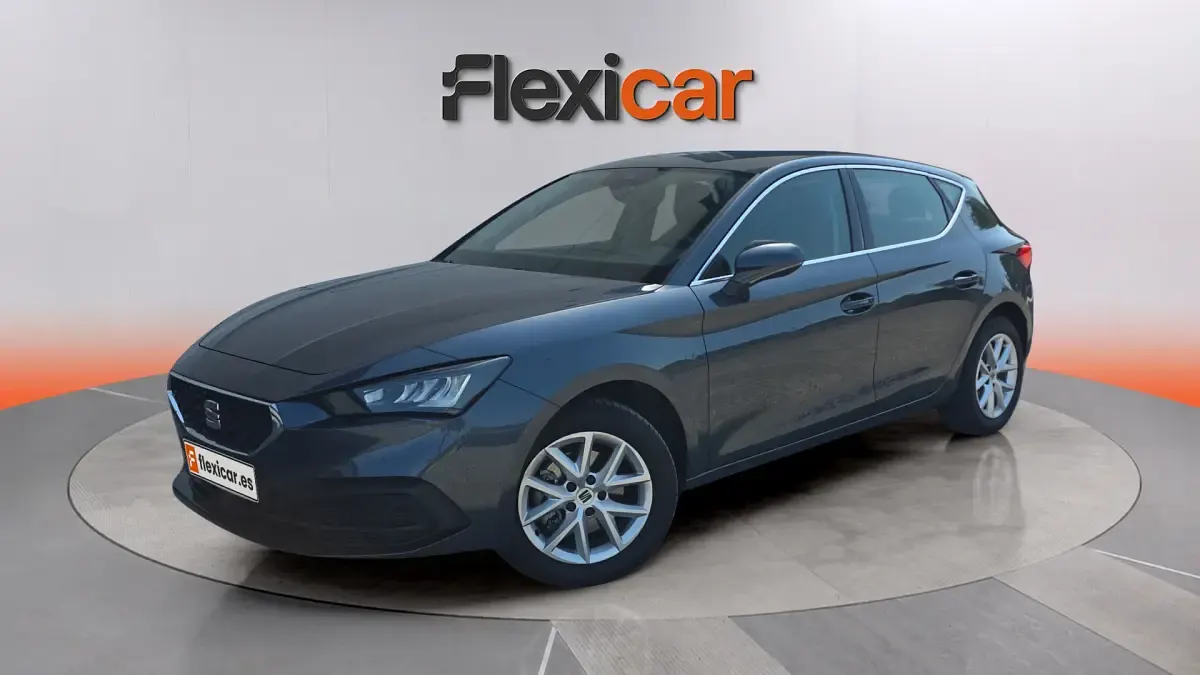 Usado Seat Leon Style 116 CV (85 kW) 2024 Gris Berlina