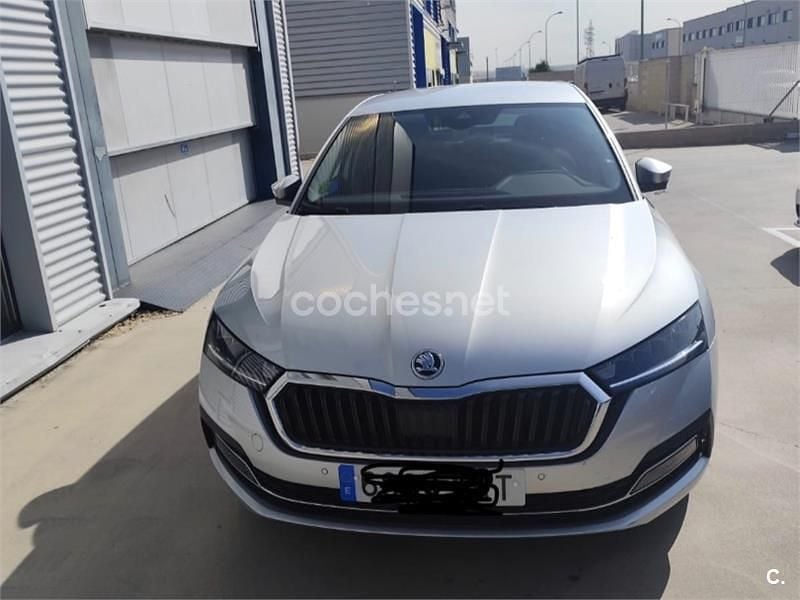 Usado Skoda Octavia 150 CV (110 kW) 2024 Blanco Familiar