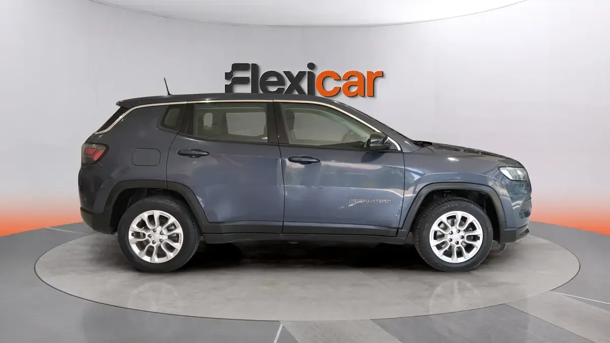 Usado Jeep Compass Longitude 131 CV (96 kW) 2022 Gris SUV