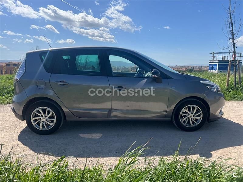 Usado Renault Scénic III Bose Edition 110 CV (80 kW) 2015 Gris / plata Monovolumen