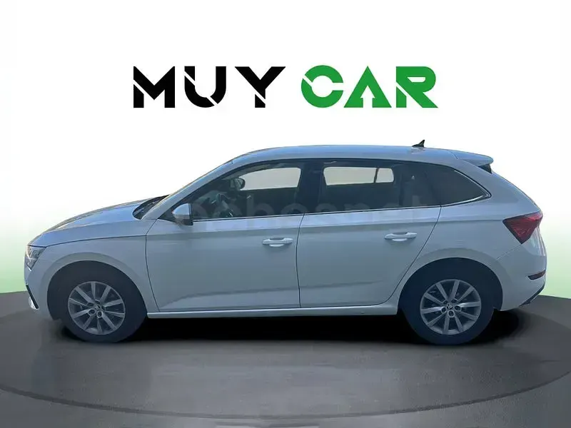 Usado Skoda Scala Ambition 110 CV (80 kW) 2022 Blanco Utilitario