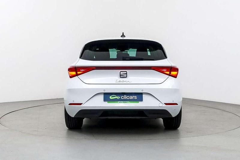 Usado Seat Leon Style 116 CV (85 kW) 2021 Blanco Utilitario