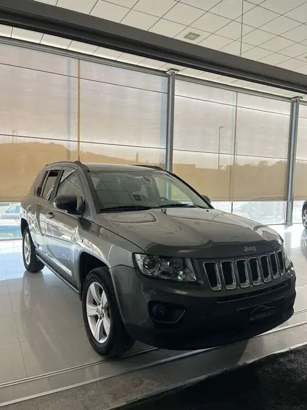 Usado Jeep Compass Limited 136 CV (100 kW) 2012 Gris SUV