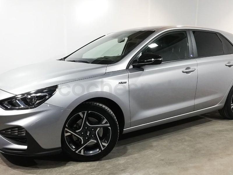 Usado Hyundai i30 N Line 120 CV (88 kW) 2023 Gris / plata Berlina