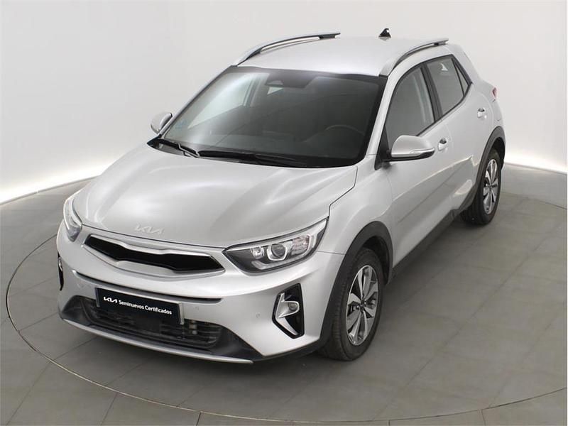 Gris plata Usado 2024 Kia Stonic SUV | 20.420 € (Un poco caro) - Imagen 1/4
