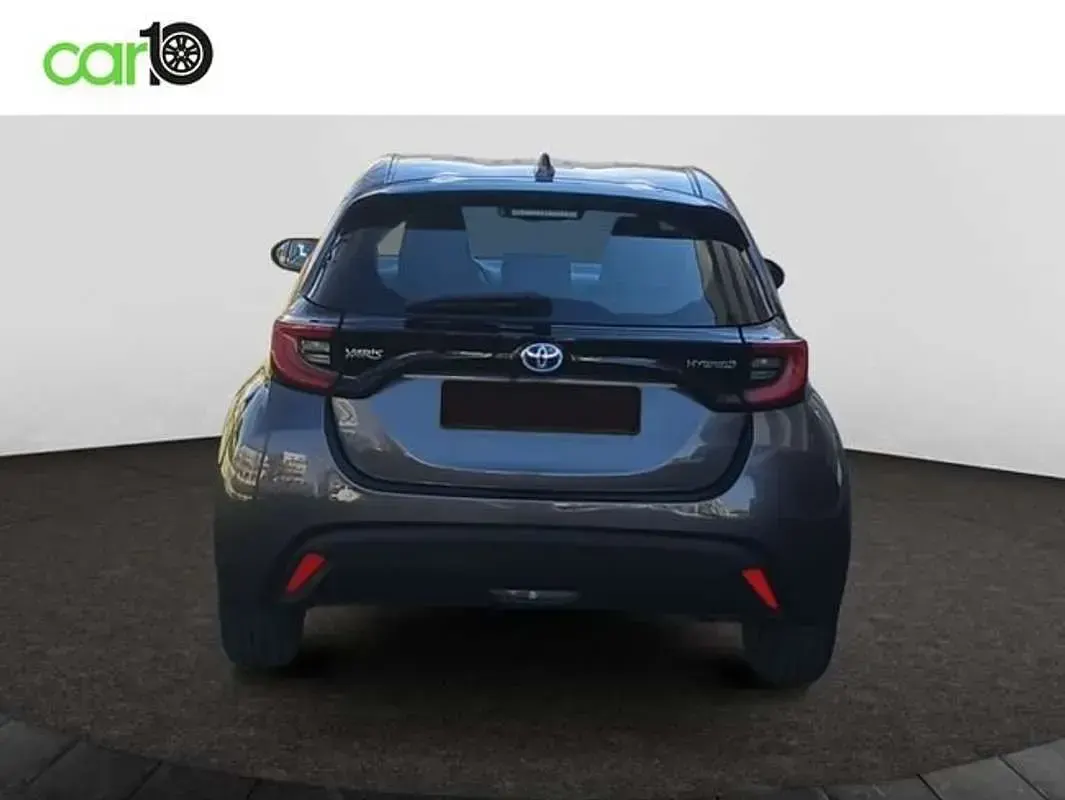 Usado Toyota Yaris Business Edition 116 CV (85 kW) 2021 Gris Utilitario