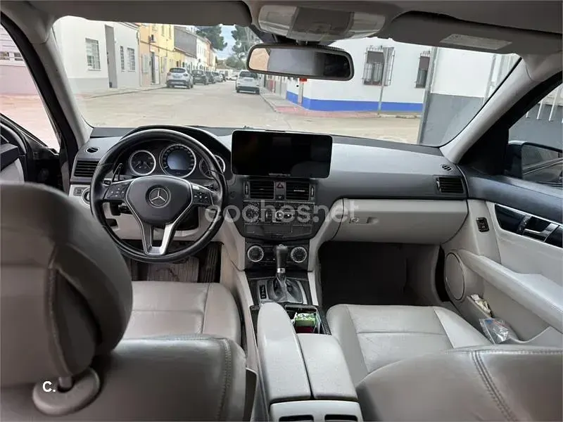 Usado Mercedes C200 Elegance 136 CV (100 kW) 2010 Negro Berlina