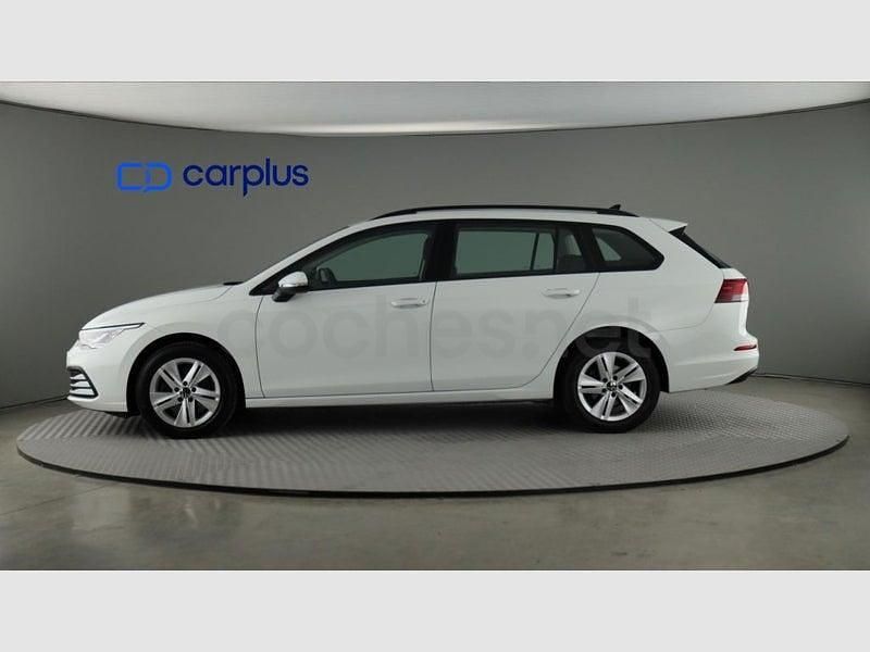 Usado VW Golf VIII 115 CV (84 kW) 2022 Blanco oryx (efecto nácar) Familiar