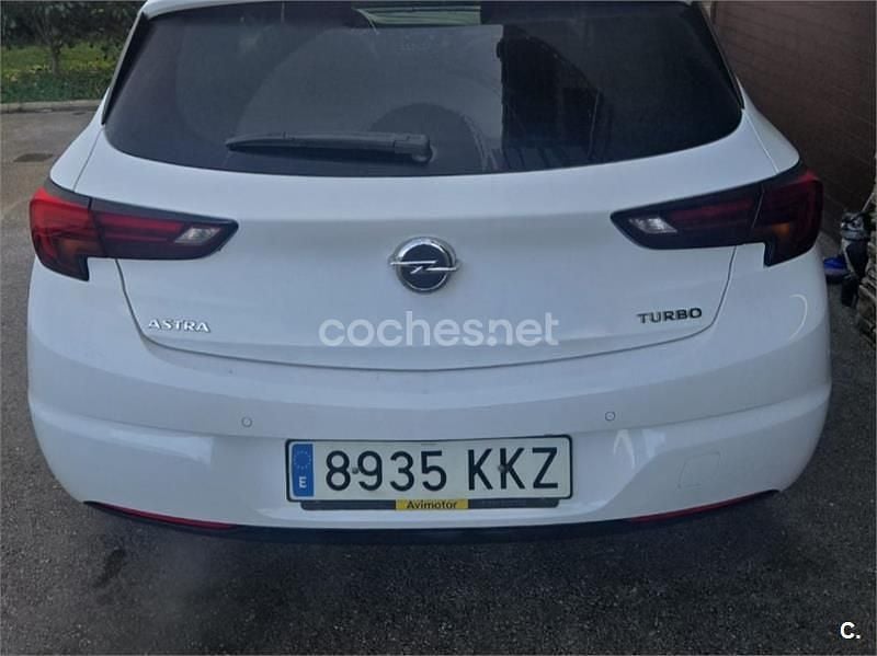 Usado Opel Astra Dynamic 125 CV (91 kW) 2018 Blanco Berlina