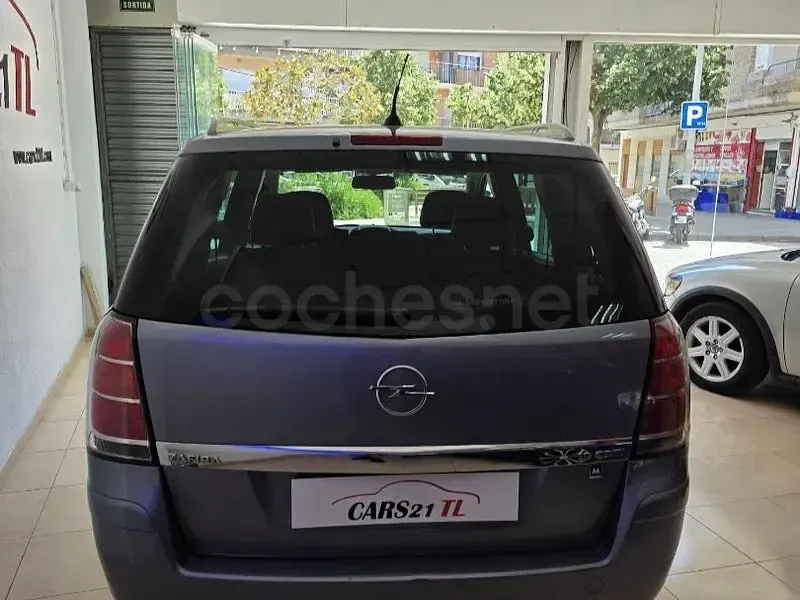 Usado Opel Zafira Cosmo 150 CV (110 kW) 2006 Gris / plata Monovolumen