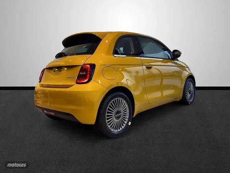 Nuevo Fiat 500 Icon 65 CV (47 kW) 2026 Amarillo Berlina