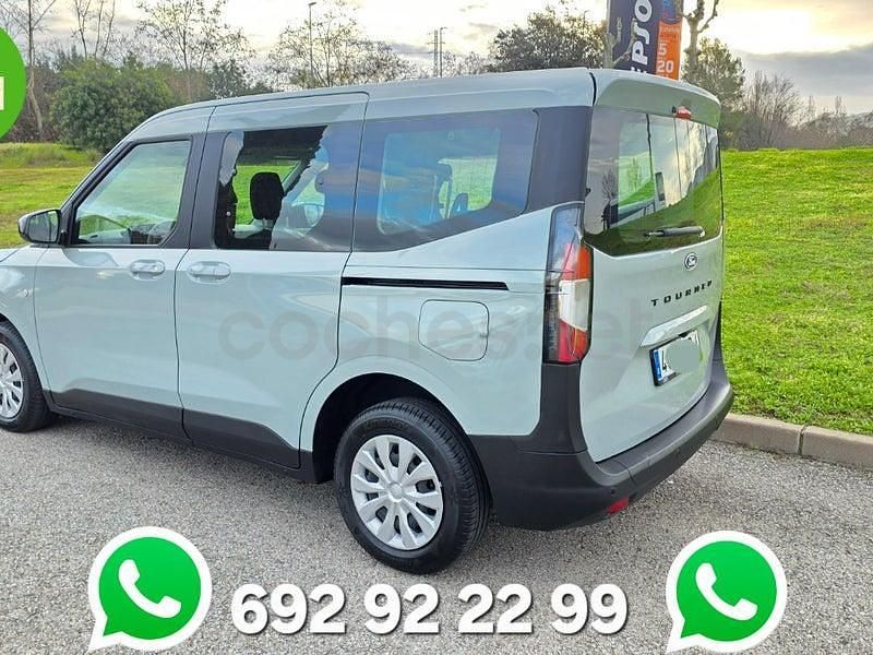 Usado Ford Tourneo Courier Active 125 CV (91 kW) 2024 Gris / plata Monovolumen
