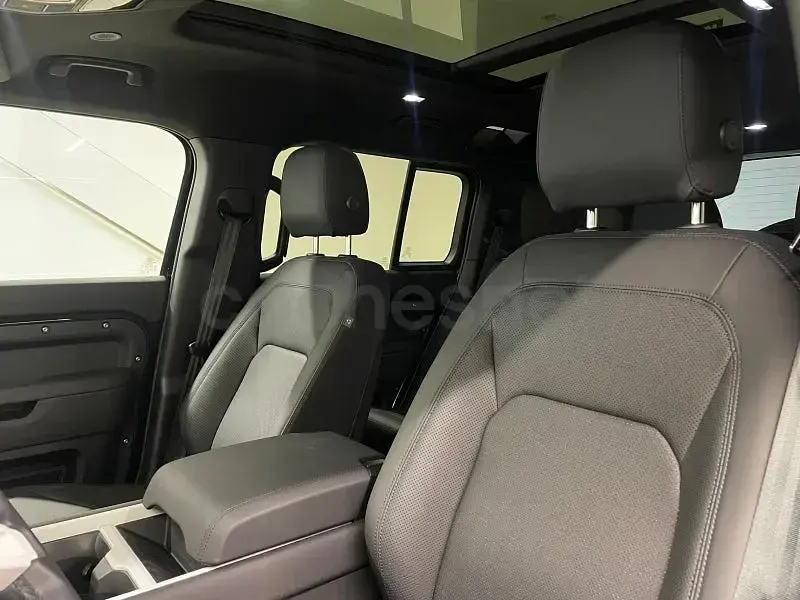 Begagnad Land Rover Defender S 249 HK (183 kW) 2025 Svart SUV